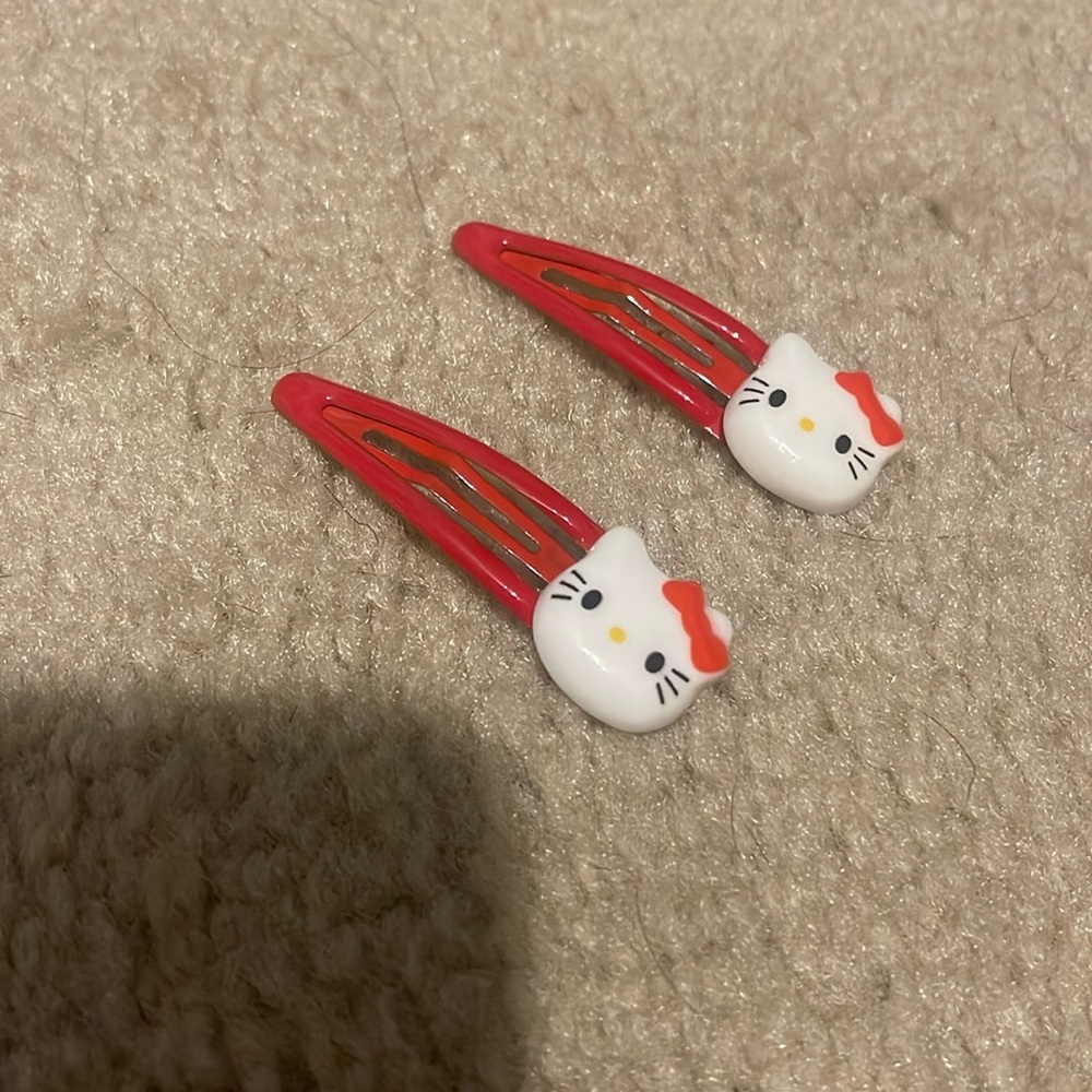 Two Piece red hello kitty clips